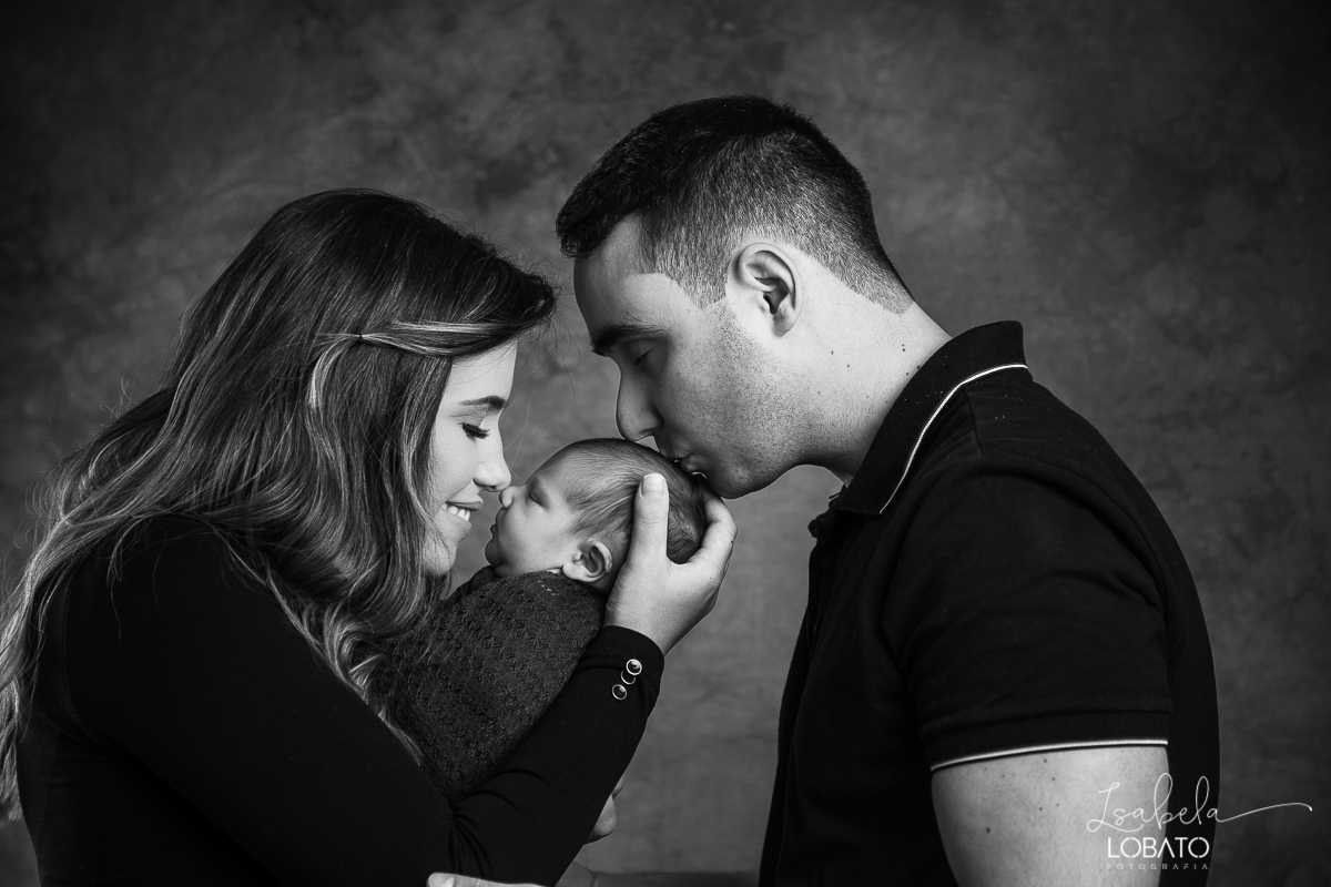 ensaio-fotografico-de-recem-nascido-ensaio-newborn-bebe-recem-nascido-sono-do-bebe-acompanhamento-fotografico-infantil-cenario-de-newborn-fundo-fotografico-para-ensaio-newborn-fotografa-especialista-em-ensaio-newborn-isabela-lobato-fotografia-barbacena-mg