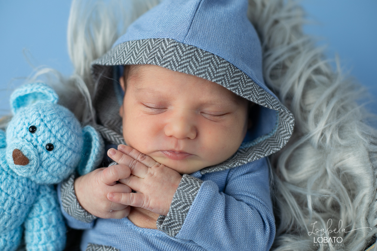 ensaio-fotografico-de-recem-nascido-ensaio-newborn-bebe-recem-nascido-sono-do-bebe-acompanhamento-fotografico-infantil-cenario-de-newborn-fundo-fotografico-para-ensaio-newborn-fotografa-especialista-em-ensaio-newborn-isabela-lobato-fotografia-barbacena-mg