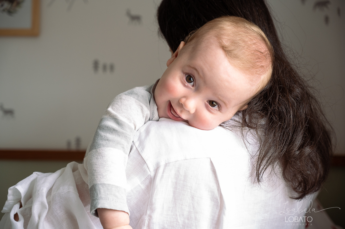 ensaio-fotografico-lifestyle-familia-fases-do-bebe-acompanhamento-fotografico-infatinl-bebe-de-9-meses-foto-de-familia-memoria-afetiva-colecionando-momentos-urso-ted-amor-de-familia-fotografa-em-barbacena-isabela-lobato-fotografia-estudio-fotografico