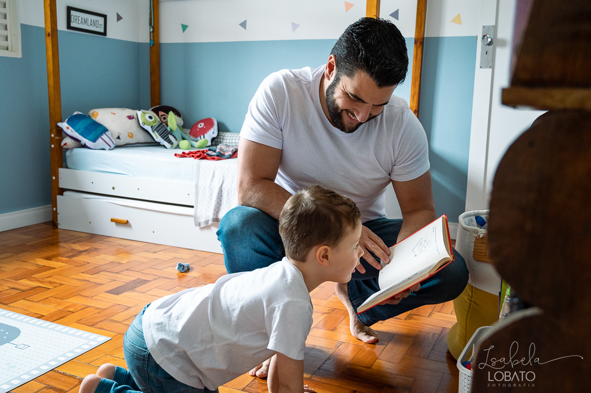 ensaio-fotografico-lifestyle-familia-fases-do-bebe-acompanhamento-fotografico-infatinl-bebe-de-9-meses-foto-de-familia-memoria-afetiva-colecionando-momentos-urso-ted-amor-de-familia-fotografa-em-barbacena-isabela-lobato-fotografia-estudio-fotografico