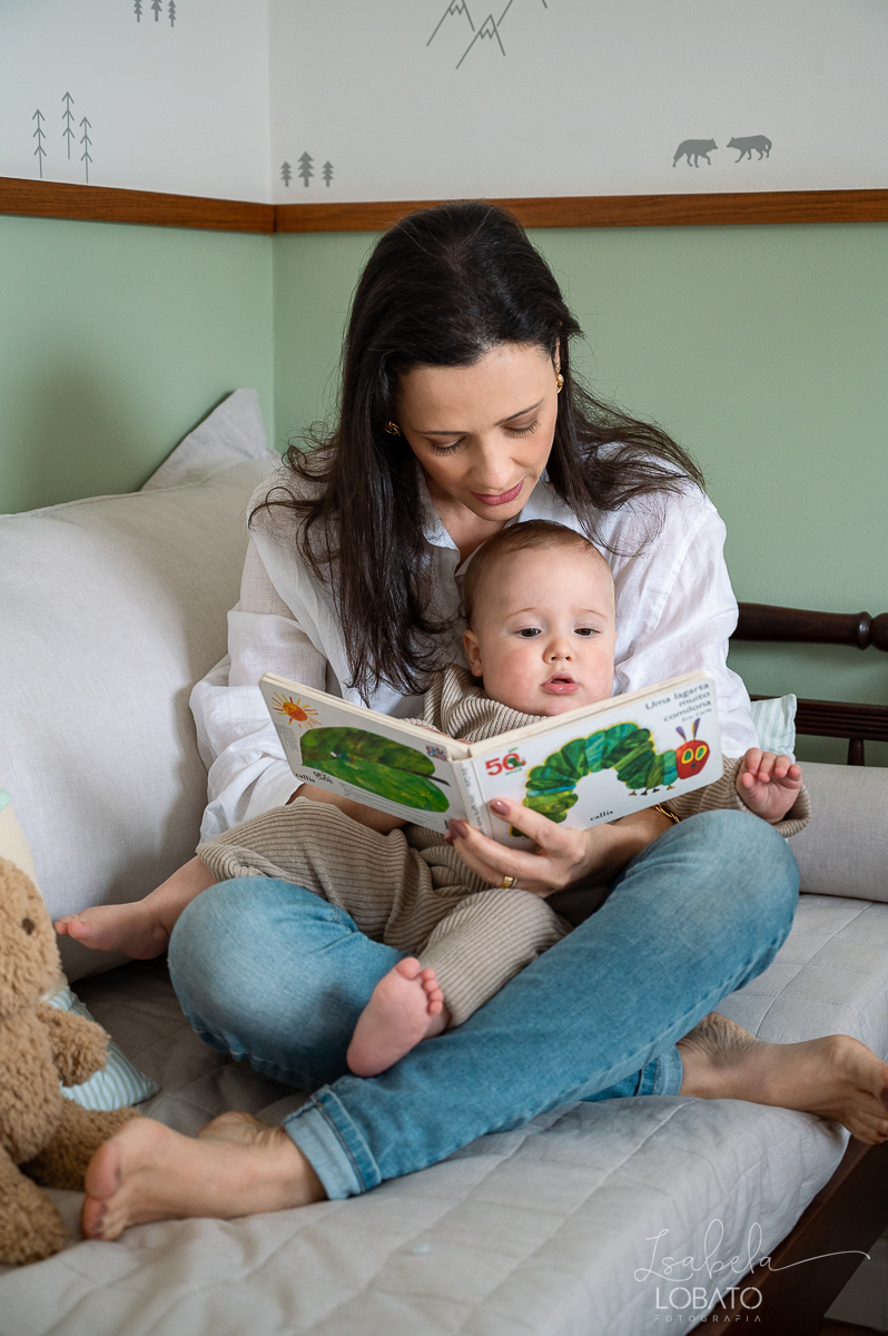 ensaio-fotografico-lifestyle-familia-fases-do-bebe-acompanhamento-fotografico-infatinl-bebe-de-9-meses-foto-de-familia-memoria-afetiva-colecionando-momentos-urso-ted-amor-de-familia-fotografa-em-barbacena-isabela-lobato-fotografia-estudio-fotografico