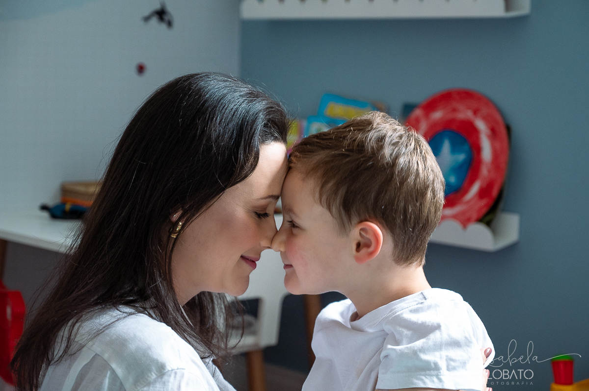 ensaio-fotografico-lifestyle-familia-fases-do-bebe-acompanhamento-fotografico-infatinl-bebe-de-9-meses-foto-de-familia-memoria-afetiva-colecionando-momentos-urso-ted-amor-de-familia-fotografa-em-barbacena-isabela-lobato-fotografia-estudio-fotografico