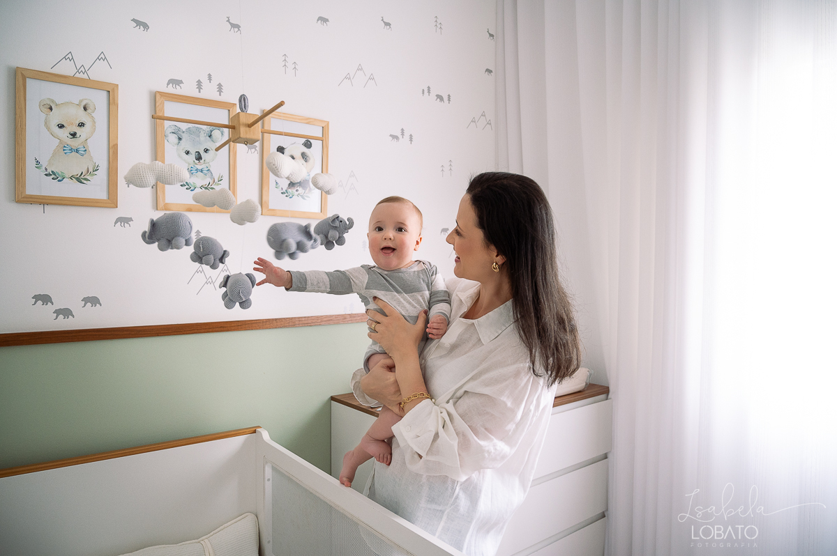 ensaio-fotografico-lifestyle-familia-fases-do-bebe-acompanhamento-fotografico-infatinl-bebe-de-9-meses-foto-de-familia-memoria-afetiva-colecionando-momentos-urso-ted-amor-de-familia-fotografa-em-barbacena-isabela-lobato-fotografia-estudio-fotografico