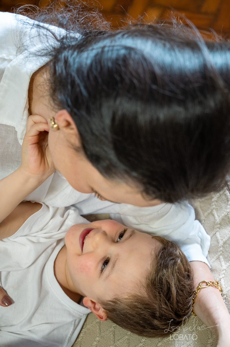 ensaio-fotografico-lifestyle-familia-fases-do-bebe-acompanhamento-fotografico-infatinl-bebe-de-9-meses-foto-de-familia-memoria-afetiva-colecionando-momentos-urso-ted-amor-de-familia-fotografa-em-barbacena-isabela-lobato-fotografia-estudio-fotografico