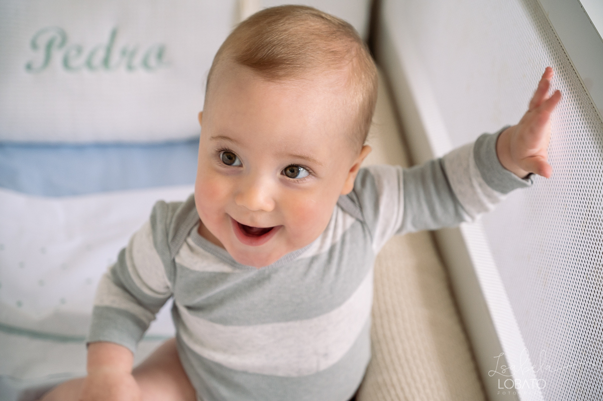 ensaio-fotografico-lifestyle-familia-fases-do-bebe-acompanhamento-fotografico-infatinl-bebe-de-9-meses-foto-de-familia-memoria-afetiva-colecionando-momentos-urso-ted-amor-de-familia-fotografa-em-barbacena-isabela-lobato-fotografia-estudio-fotografico