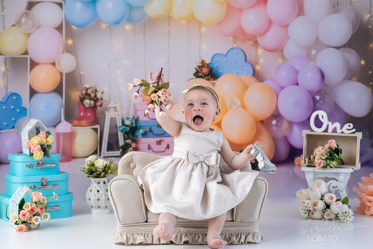 smash-the-cake-ensaio-a-hora-do-bolo-esmagnado-o-bolo-cenario-fotografico-fundo-fotografico-samash-the-cake-roupa-de-one-photo-fotografa-de-crianca-barbacena-estudio-isabela-lobato-fotografia