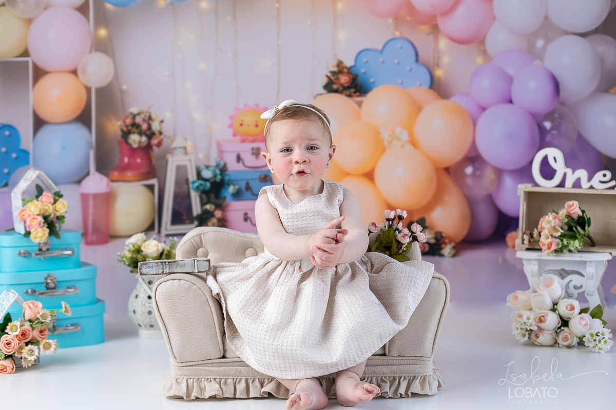 smash-the-cake-ensaio-a-hora-do-bolo-esmagnado-o-bolo-cenario-fotografico-fundo-fotografico-samash-the-cake-roupa-de-one-photo-fotografa-de-crianca-barbacena-estudio-isabela-lobato-fotografia