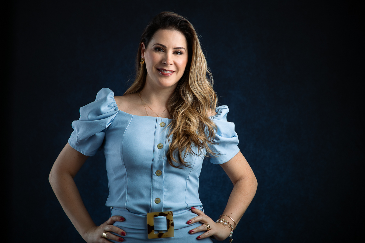 fotografia-publicitaria-foto-biografia-foto-de-empreendedor-retrato-corporativo-foto-para-perfil-de-rede-social-dermatologista-mkt-digital-marketing-digital-de-medico-dermatologista-em-barbacena-dra-christiane-dani-botox-preenchimento-isabela-lobato-fotos