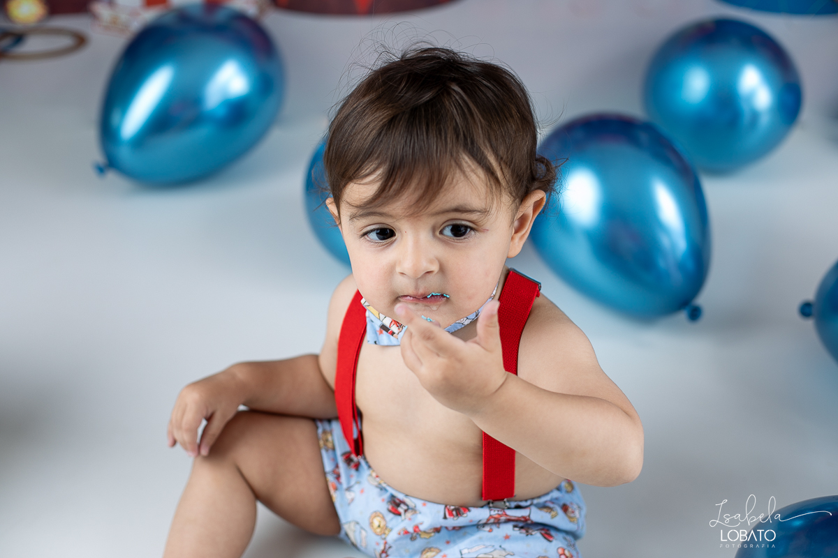 vermelho-ideias-de-decoracao-cenario-do-circo-fotografa-infantil-em-barbacena-estudio-fotografico-isabela-lobato