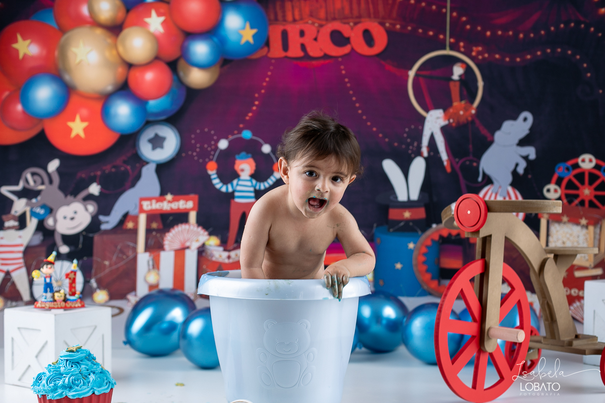 vermelho-ideias-de-decoracao-cenario-do-circo-fotografa-infantil-em-barbacena-estudio-fotografico-isabela-lobato