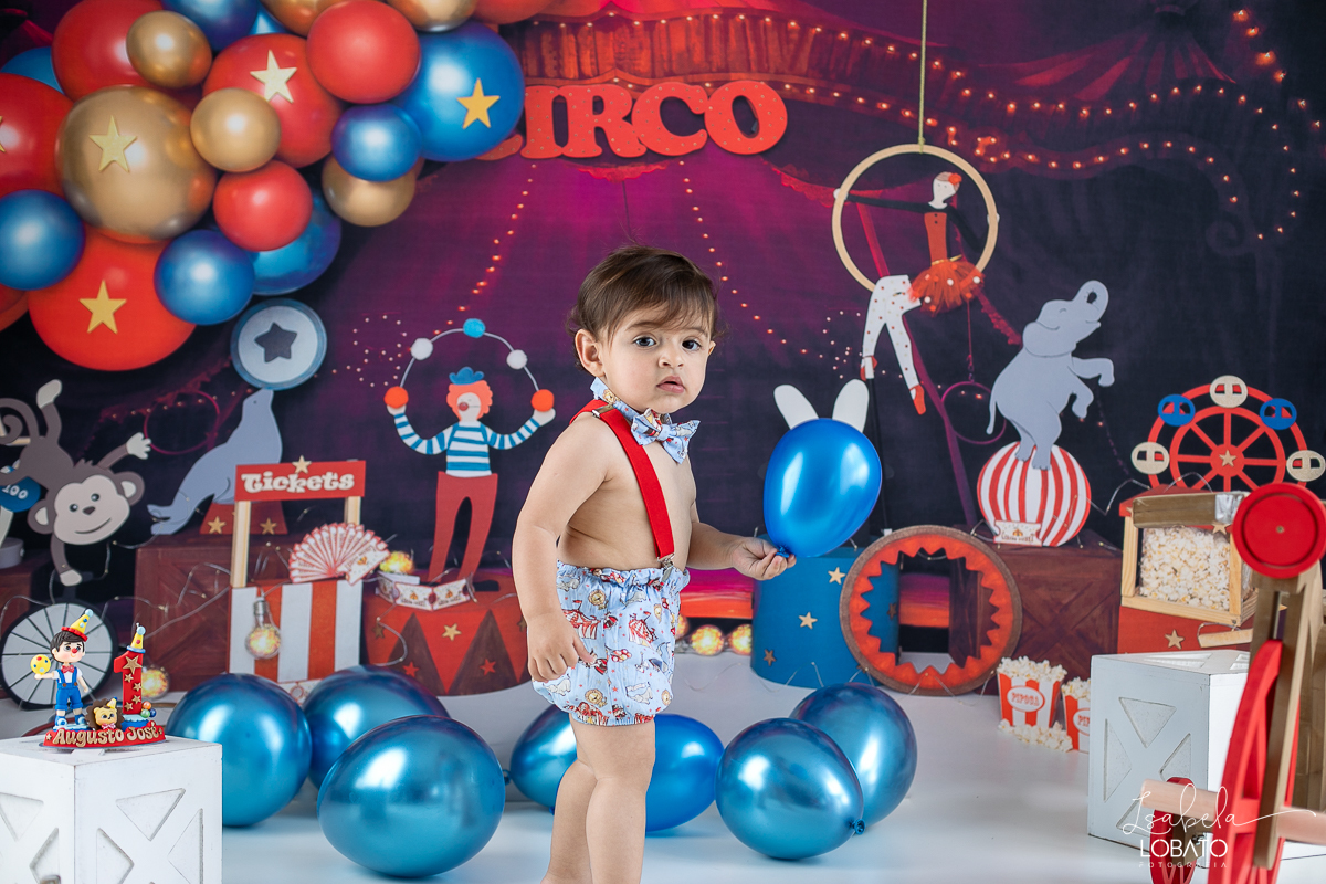vermelho-ideias-de-decoracao-cenario-do-circo-fotografa-infantil-em-barbacena-estudio-fotografico-isabela-lobato