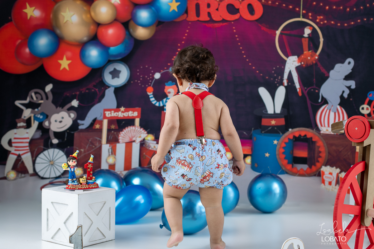 vermelho-ideias-de-decoracao-cenario-do-circo-fotografa-infantil-em-barbacena-estudio-fotografico-isabela-lobato