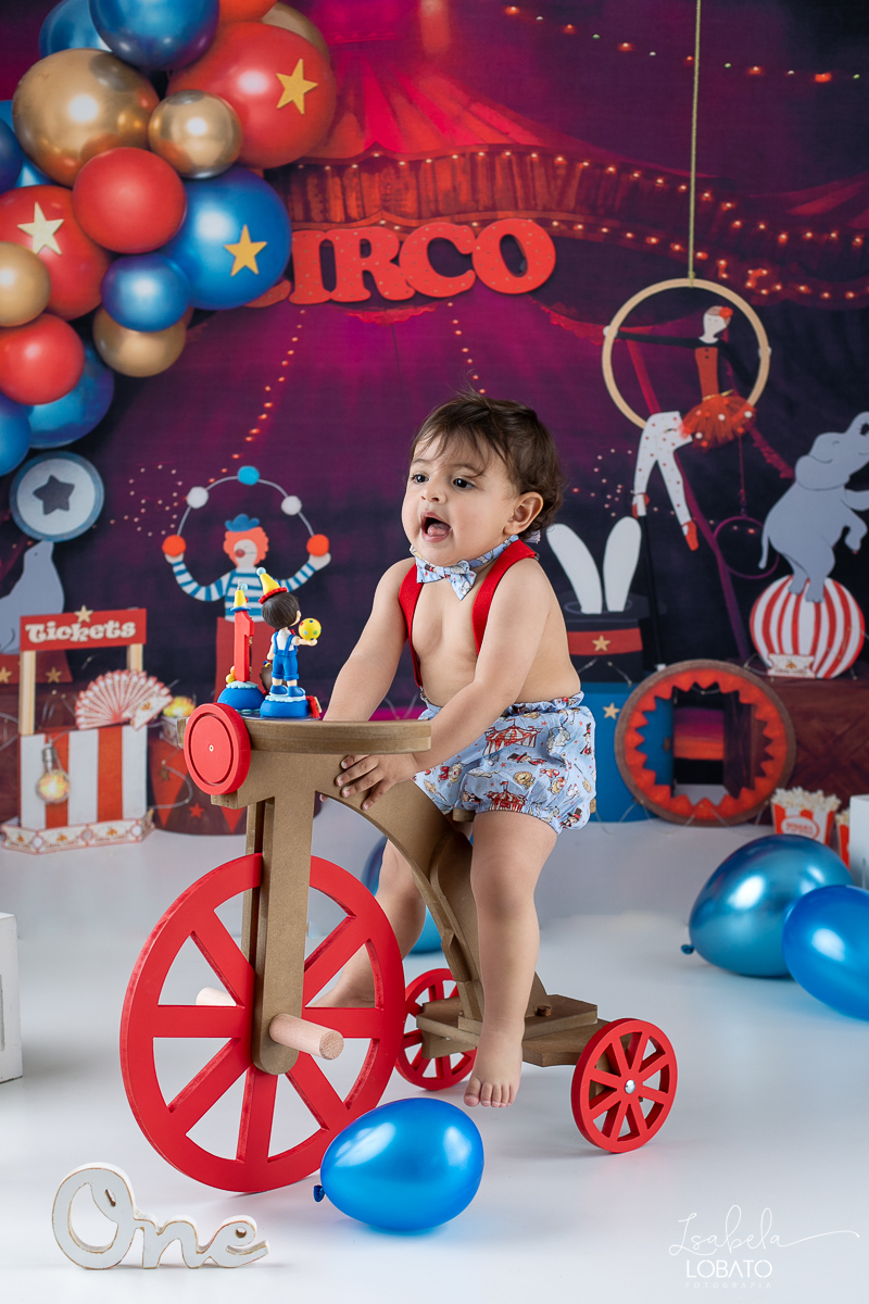 vermelho-ideias-de-decoracao-cenario-do-circo-fotografa-infantil-em-barbacena-estudio-fotografico-isabela-lobato