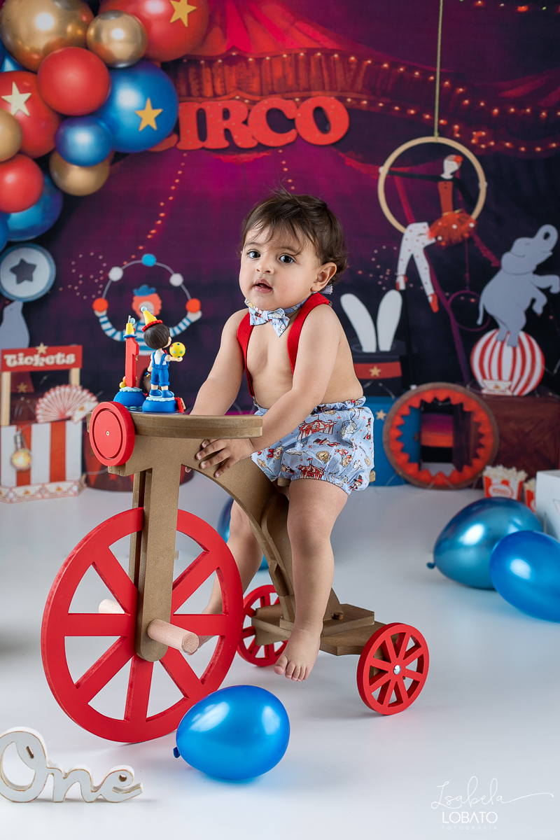 vermelho-ideias-de-decoracao-cenario-do-circo-fotografa-infantil-em-barbacena-estudio-fotografico-isabela-lobato