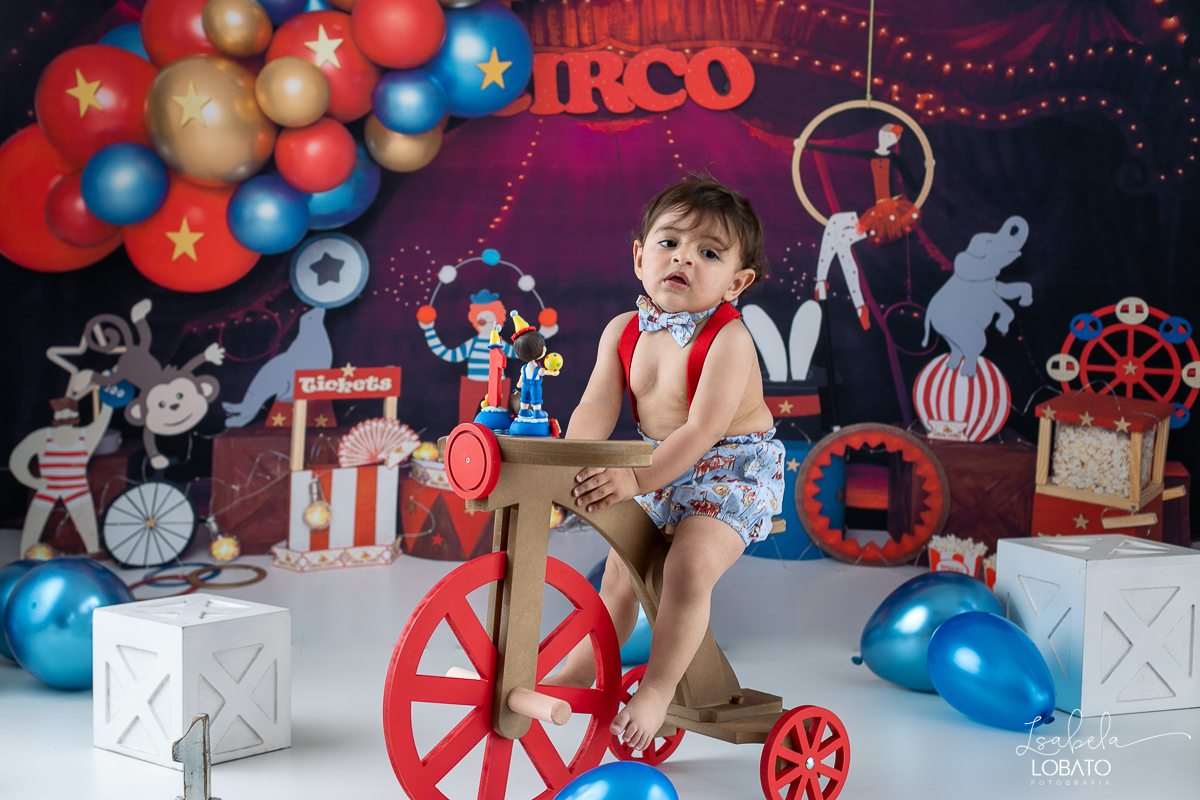 vermelho-ideias-de-decoracao-cenario-do-circo-fotografa-infantil-em-barbacena-estudio-fotografico-isabela-lobato
