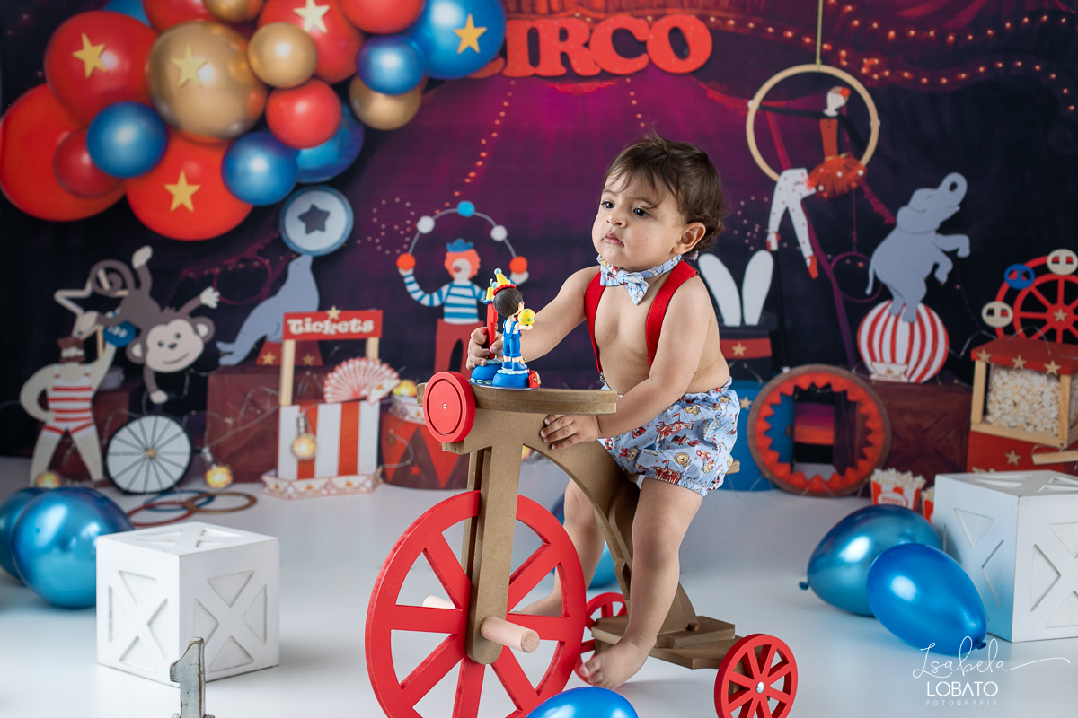 vermelho-ideias-de-decoracao-cenario-do-circo-fotografa-infantil-em-barbacena-estudio-fotografico-isabela-lobato