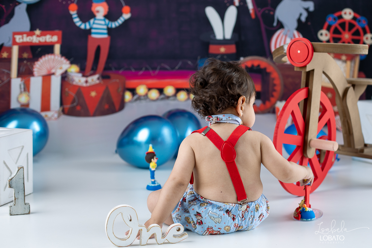 vermelho-ideias-de-decoracao-cenario-do-circo-fotografa-infantil-em-barbacena-estudio-fotografico-isabela-lobato