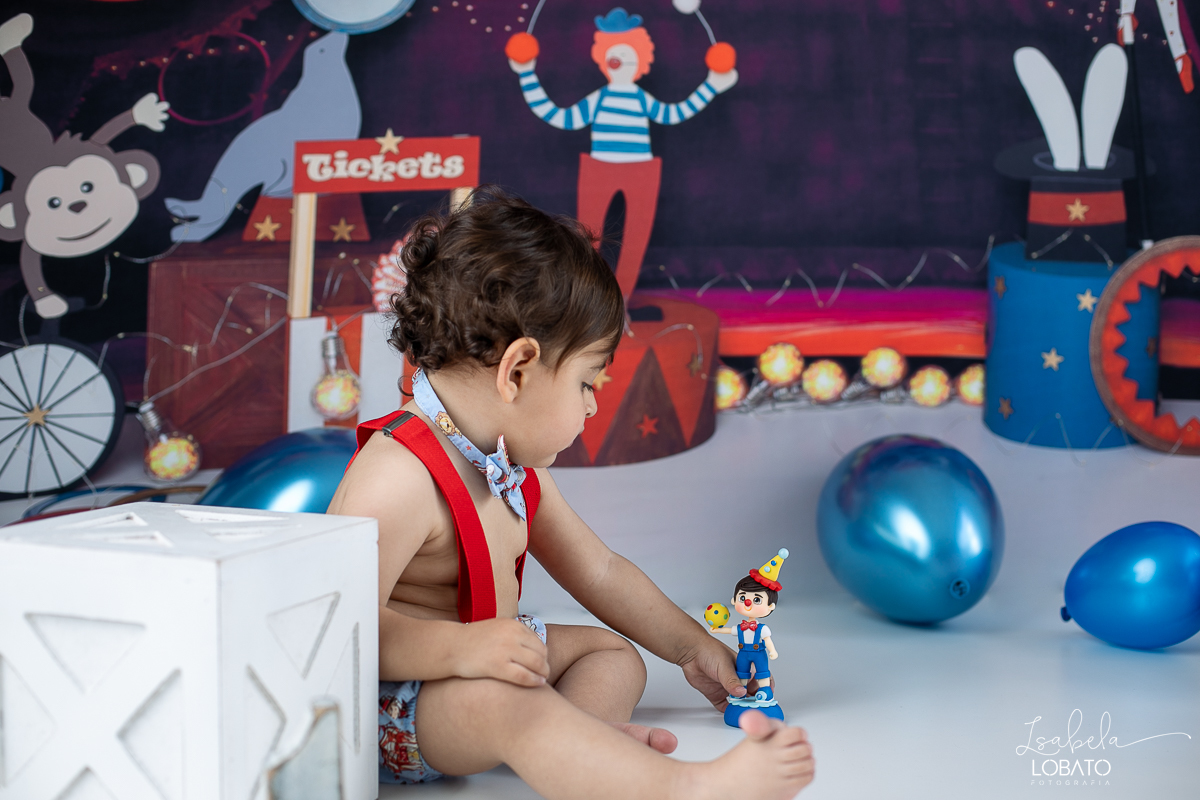 vermelho-ideias-de-decoracao-cenario-do-circo-fotografa-infantil-em-barbacena-estudio-fotografico-isabela-lobato