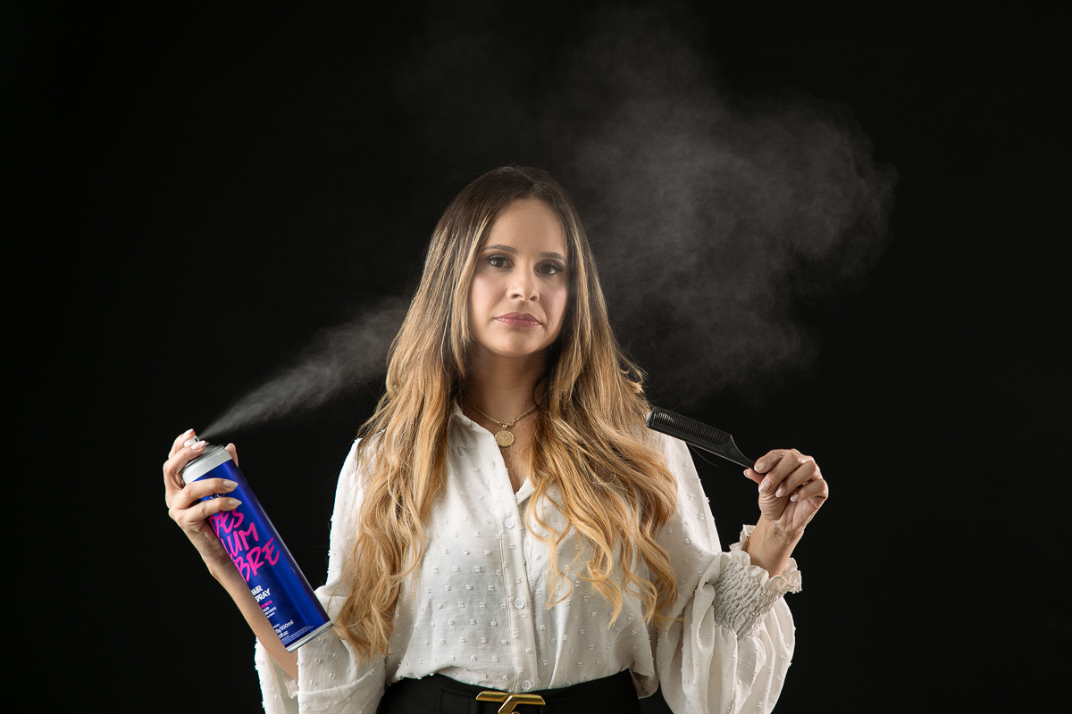 fotografia-de-publicidade-em-barbacena-mg-fotografo-de-retratos-para-perfil-profissional-retrato-corporativo-foto-biografia-espaco-estima-barbacena-sala-de-beleza-barbacena-lowell-secador-cabelo-tesoura-de-cabelereiro-empoderamento-feminino-isabela-lobato