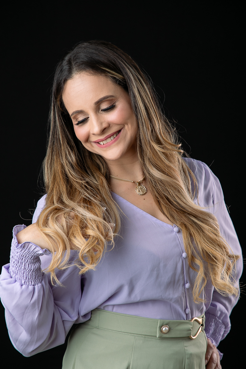 fotografia-de-publicidade-em-barbacena-mg-fotografo-de-retratos-para-perfil-profissional-retrato-corporativo-foto-biografia-espaco-estima-barbacena-sala-de-beleza-barbacena-lowell-secador-cabelo-tesoura-de-cabelereiro-empoderamento-feminino-isabela-lobato