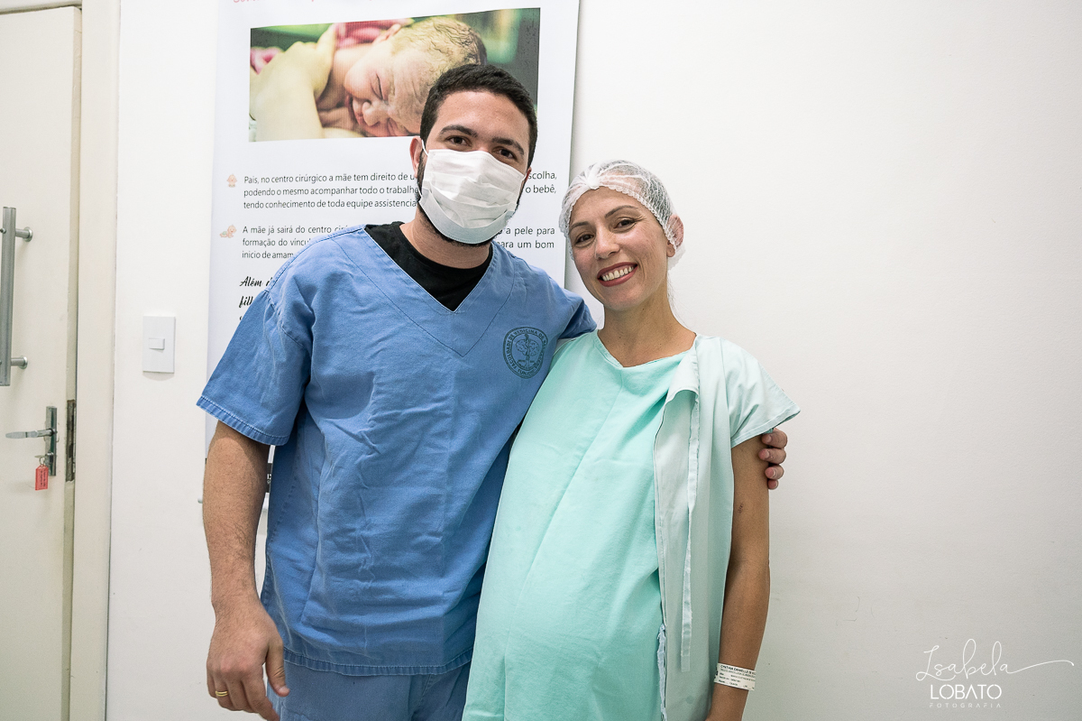 fotografia-de-parto-cesariana-fotos-santa-casa-de-misericordia-de-barbacena-fotos-de-cesaria-fotos-de-parto-fotografa-especializada-em-sala-de-parto-obstetra-em-barbacena-dra-maria-clara-marangoni-fotografa-de-bebes-isabela-lobato-fotografia-barbacena-mg