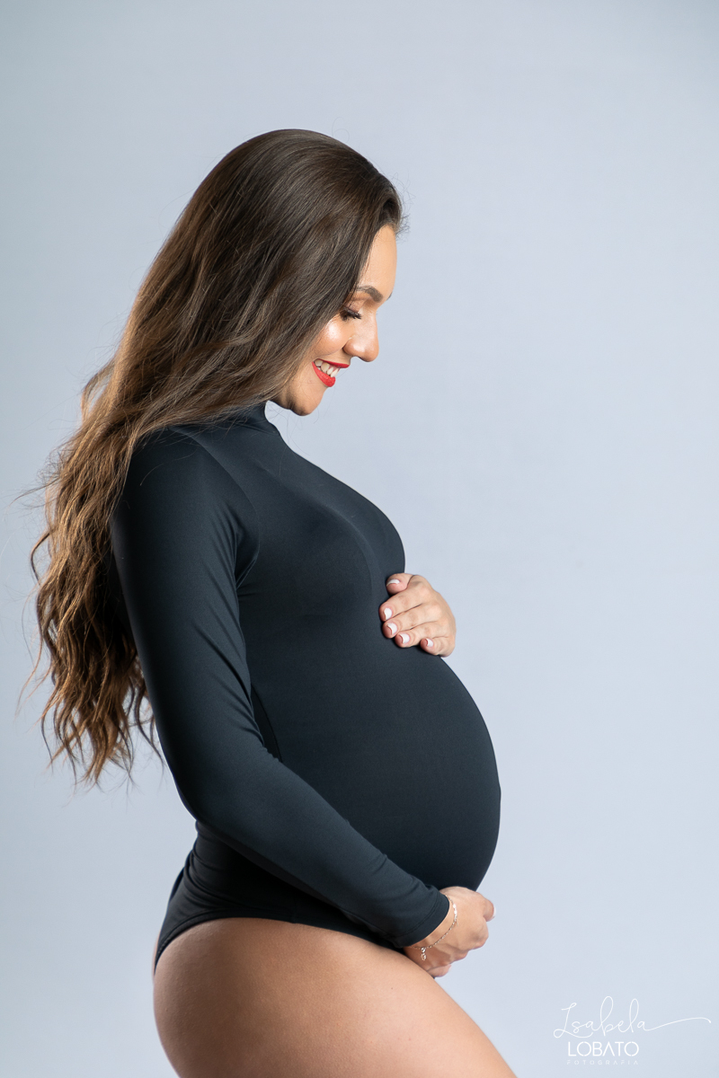 fotografa-de-gestantes-melhor-fotografo-de-barbacena-isabela-lobato-fotografia-estudio-fotografico-em-barbacena-ensaio-gestante-em-estudio-iluminacao-de-estudio-roupa-para-ensaio-fotografico-de-gestante
