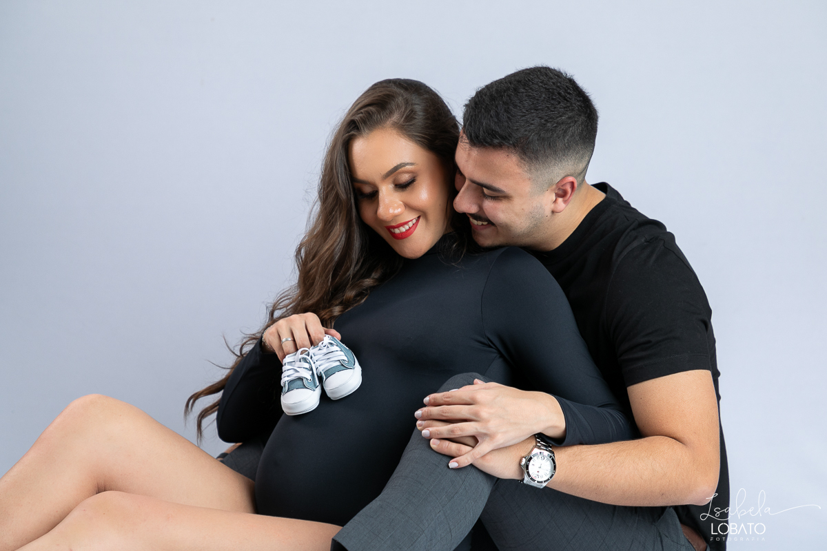 fotografa-de-gestantes-melhor-fotografo-de-barbacena-isabela-lobato-fotografia-estudio-fotografico-em-barbacena-ensaio-gestante-em-estudio-iluminacao-de-estudio-roupa-para-ensaio-fotografico-de-gestante