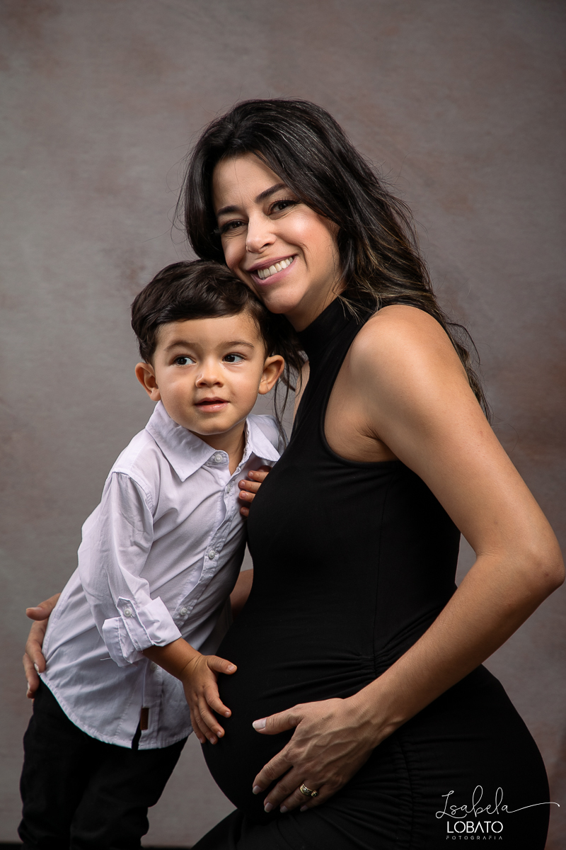 fotografa-de-gestantes-melhor-fotografo-de-barbacena-isabela-lobato-fotografia-estudio-fotografico-em-barbacena-ensaio-gestante-em-estudio-iluminacao-de-estudio-roupa-para-ensaio-fotografico-de-gestante
