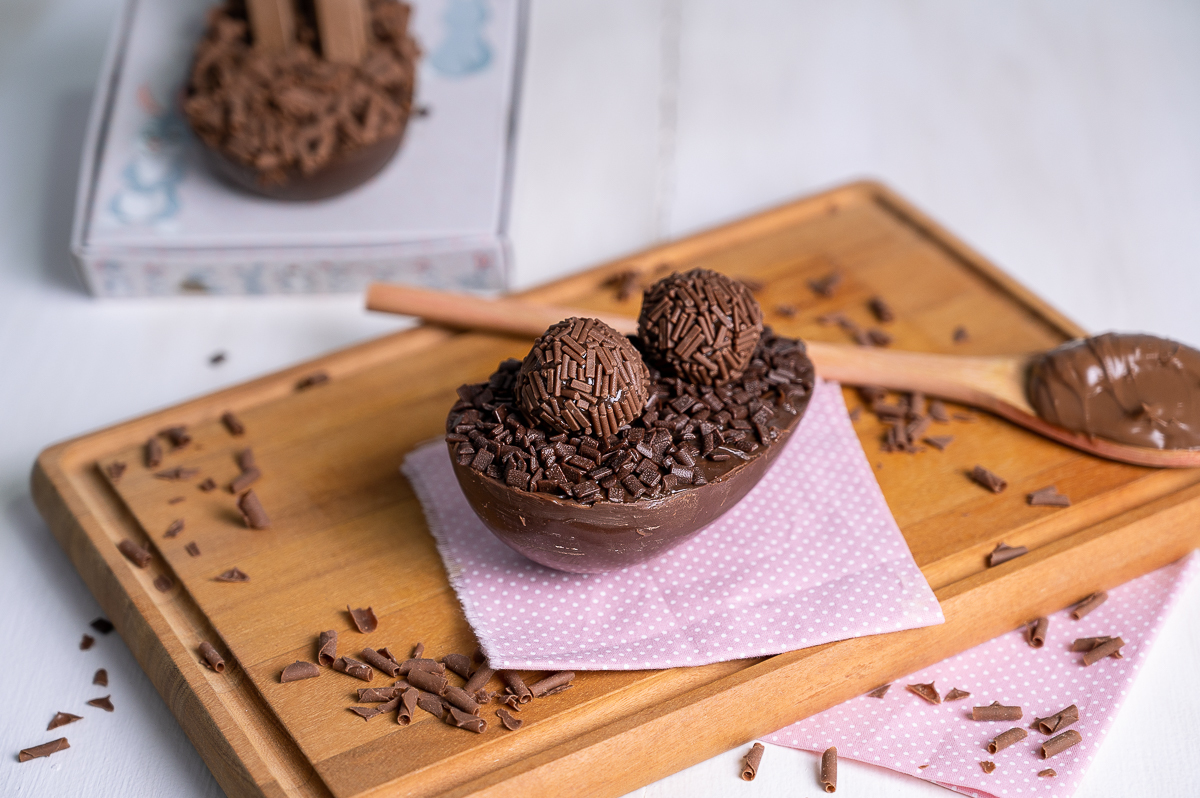 fotografia-gourmet-foto-ovos-de-pascoa-em-barbacena-ovo-de-pascoa-gourmet-pascoa-2023-docuras-de-pascoa-ovos-de-pascoa-chocolate-belga-barbacena-mg-fotografo-de-comida-foto-de-gastronomia-docinhos-de-pascoa-gormet-brigadeiria-em-barbacena-dayane-fereira