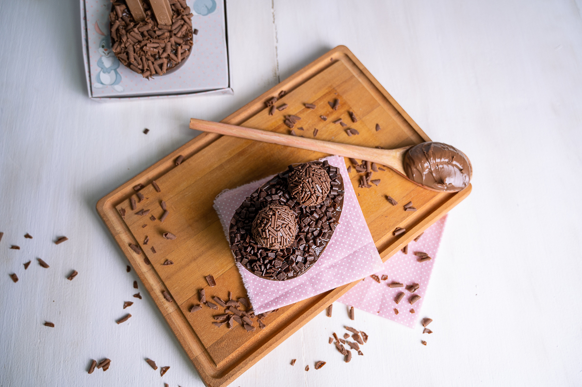 fotografia-gourmet-foto-ovos-de-pascoa-em-barbacena-ovo-de-pascoa-gourmet-pascoa-2023-docuras-de-pascoa-ovos-de-pascoa-chocolate-belga-barbacena-mg-fotografo-de-comida-foto-de-gastronomia-docinhos-de-pascoa-gormet-brigadeiria-em-barbacena-dayane-fereira