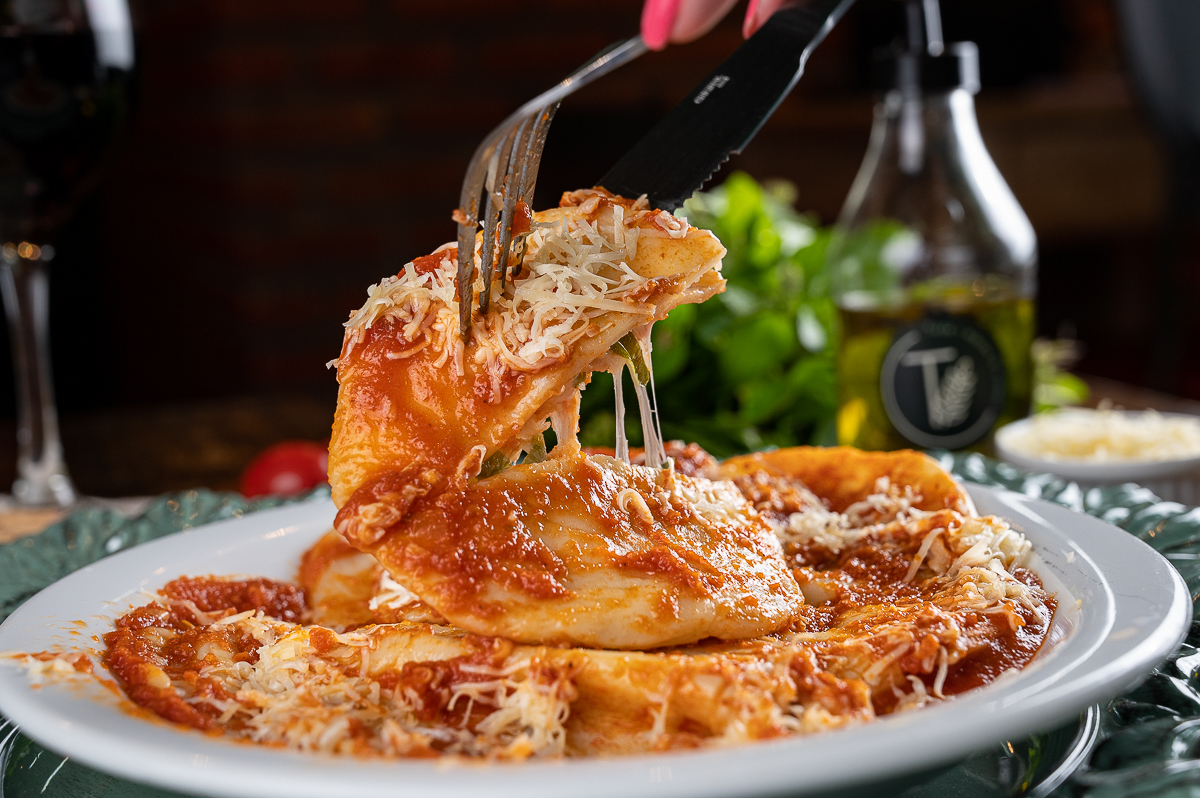 fotografia-de-comida-fotografia-gourmet-foto-de-pratos-italianos-foto-de-massas-artesanais-manjericao-brusqueta-nhoque-canelone-lasanha-restaurantes-em-barbacena-tizza-massas-e-vinhos-barbacena-mercado-central-barbacena-fotografa-de-comida-isabela-lobato