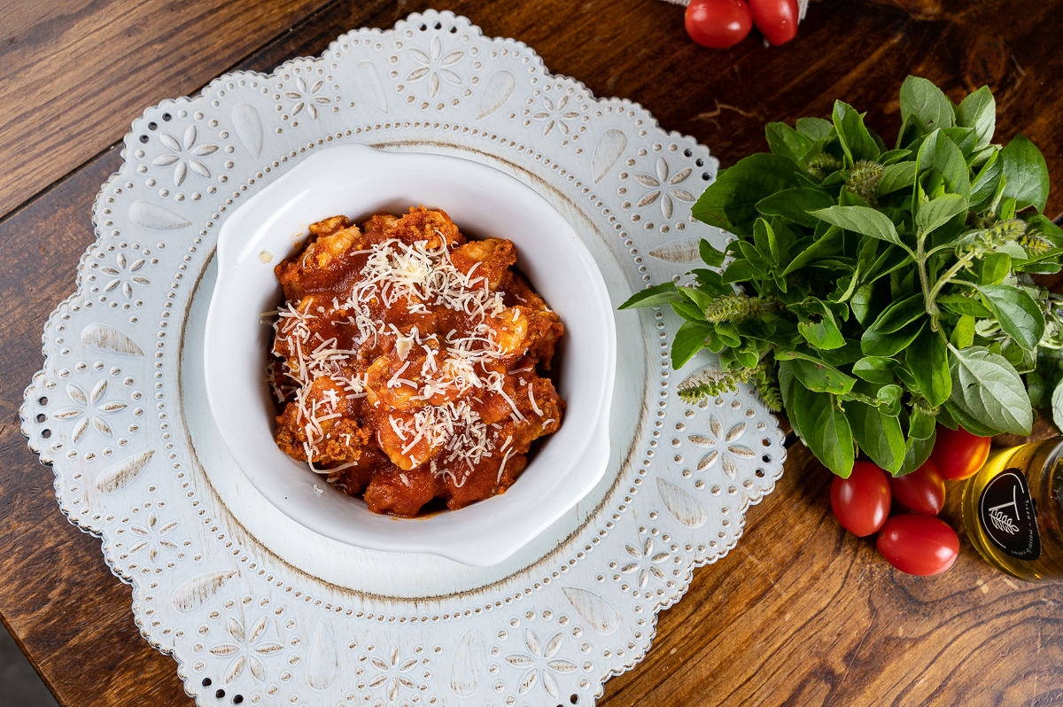 fotografia-de-comida-fotografia-gourmet-foto-de-pratos-italianos-foto-de-massas-artesanais-manjericao-brusqueta-nhoque-canelone-lasanha-restaurantes-em-barbacena-tizza-massas-e-vinhos-barbacena-mercado-central-barbacena-fotografa-de-comida-isabela-lobato