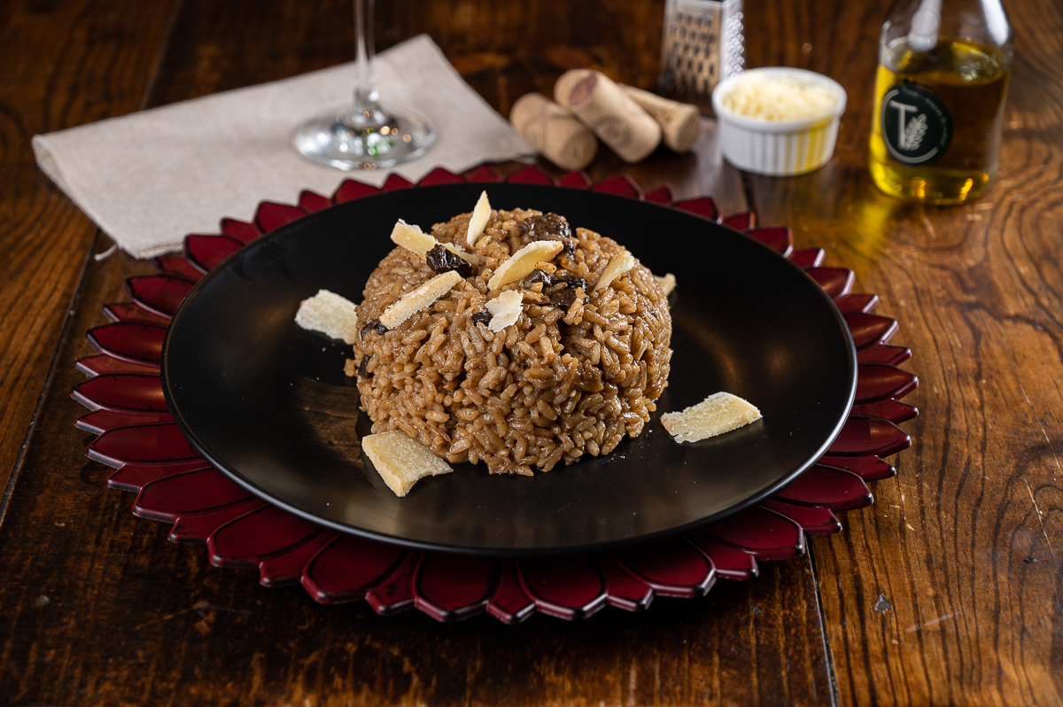 fotografia-de-comida-fotografia-gourmet-foto-de-pratos-italianos-foto-de-massas-artesanais-manjericao-brusqueta-nhoque-canelone-lasanha-restaurantes-em-barbacena-tizza-massas-e-vinhos-barbacena-mercado-central-barbacena-fotografa-de-comida-isabela-lobato