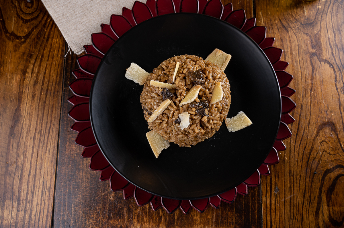 fotografia-de-comida-fotografia-gourmet-foto-de-pratos-italianos-foto-de-massas-artesanais-manjericao-brusqueta-nhoque-canelone-lasanha-restaurantes-em-barbacena-tizza-massas-e-vinhos-barbacena-mercado-central-barbacena-fotografa-de-comida-isabela-lobato