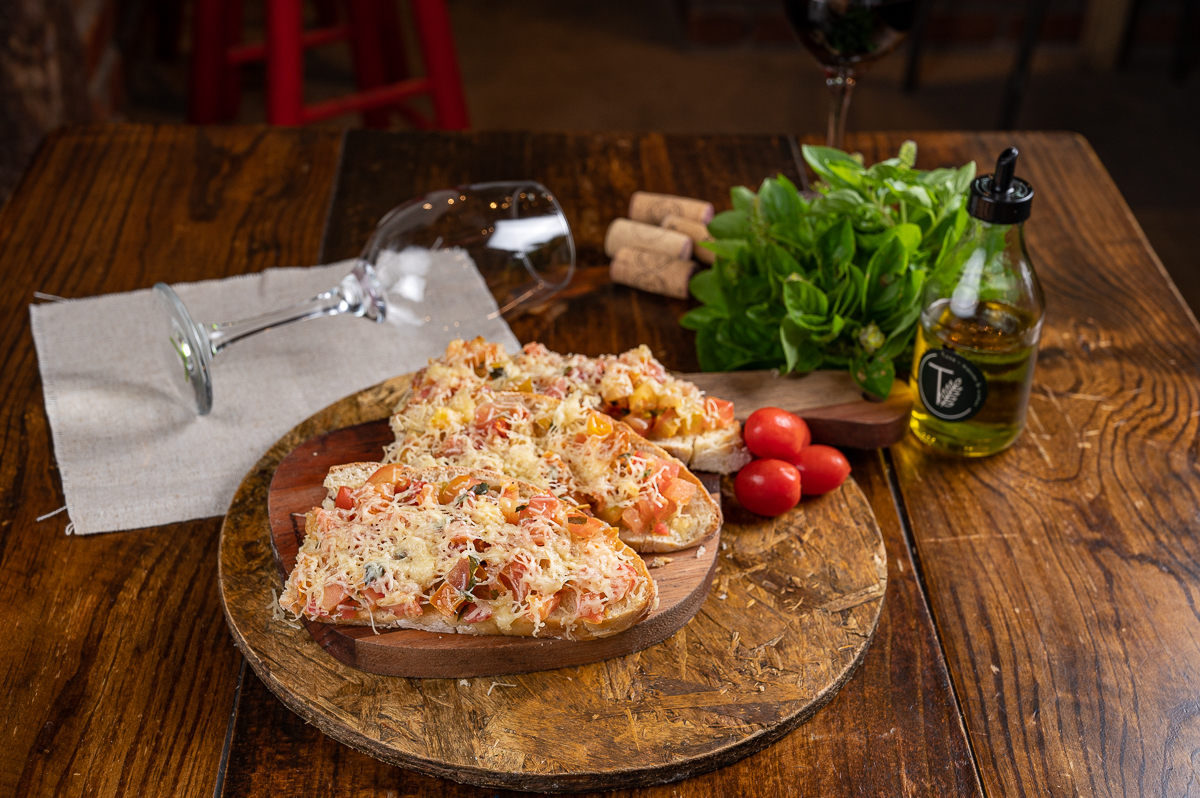 fotografia-de-comida-fotografia-gourmet-foto-de-pratos-italianos-foto-de-massas-artesanais-manjericao-brusqueta-nhoque-canelone-lasanha-restaurantes-em-barbacena-tizza-massas-e-vinhos-barbacena-mercado-central-barbacena-fotografa-de-comida-isabela-lobato