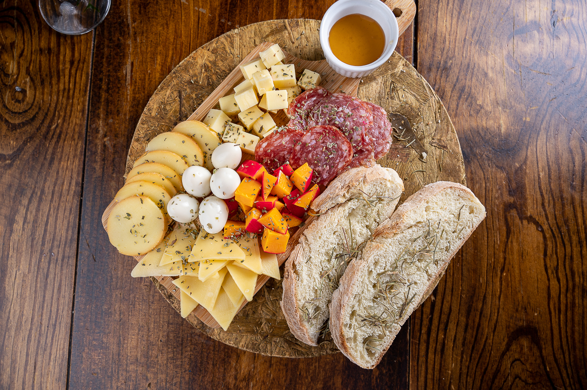 fotografia-de-comida-fotografia-gourmet-foto-de-pratos-italianos-foto-de-massas-artesanais-manjericao-brusqueta-nhoque-canelone-lasanha-restaurantes-em-barbacena-tizza-massas-e-vinhos-barbacena-mercado-central-barbacena-fotografa-de-comida-isabela-lobato