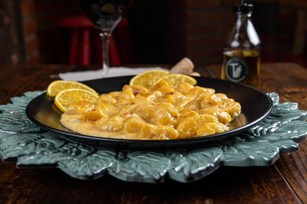 fotografia-de-comida-fotografia-gourmet-foto-de-pratos-italianos-foto-de-massas-artesanais-manjericao-brusqueta-nhoque-canelone-lasanha-restaurantes-em-barbacena-tizza-massas-e-vinhos-barbacena-mercado-central-barbacena-fotografa-de-comida-isabela-lobato