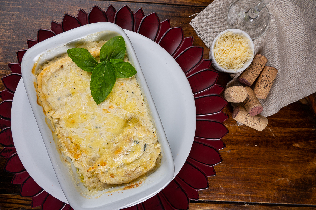 fotografia-de-comida-fotografia-gourmet-foto-de-pratos-italianos-foto-de-massas-artesanais-manjericao-brusqueta-nhoque-canelone-lasanha-restaurantes-em-barbacena-tizza-massas-e-vinhos-barbacena-mercado-central-barbacena-fotografa-de-comida-isabela-lobato