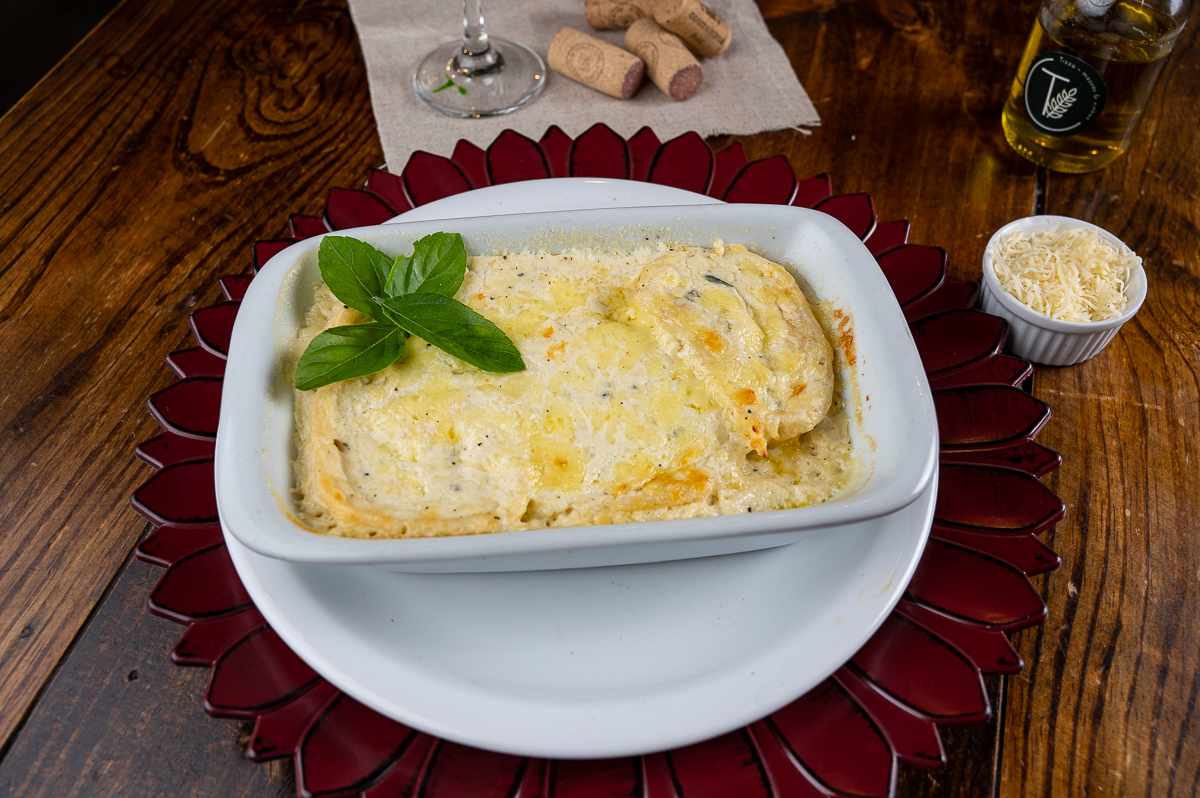 fotografia-de-comida-fotografia-gourmet-foto-de-pratos-italianos-foto-de-massas-artesanais-manjericao-brusqueta-nhoque-canelone-lasanha-restaurantes-em-barbacena-tizza-massas-e-vinhos-barbacena-mercado-central-barbacena-fotografa-de-comida-isabela-lobato