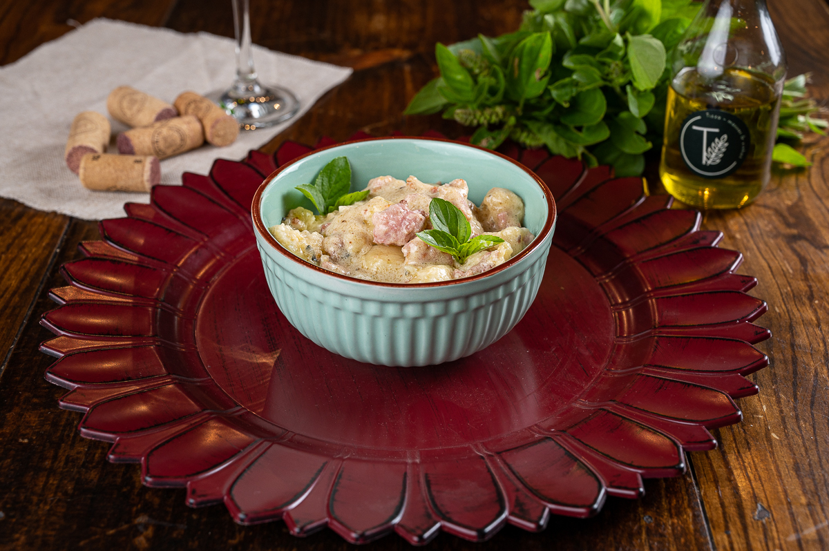 fotografia-de-comida-fotografia-gourmet-foto-de-pratos-italianos-foto-de-massas-artesanais-manjericao-brusqueta-nhoque-canelone-lasanha-restaurantes-em-barbacena-tizza-massas-e-vinhos-barbacena-mercado-central-barbacena-fotografa-de-comida-isabela-lobato