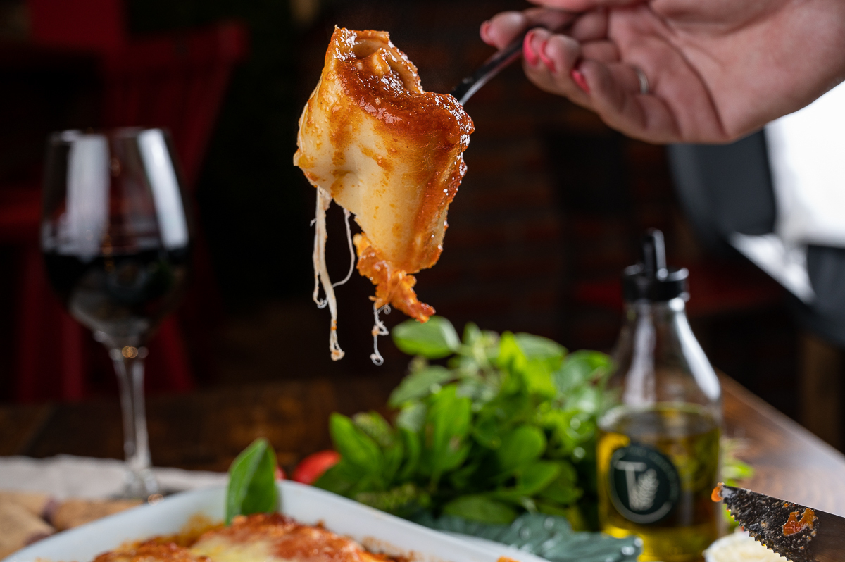 fotografia-de-comida-fotografia-gourmet-foto-de-pratos-italianos-foto-de-massas-artesanais-manjericao-brusqueta-nhoque-canelone-lasanha-restaurantes-em-barbacena-tizza-massas-e-vinhos-barbacena-mercado-central-barbacena-fotografa-de-comida-isabela-lobato