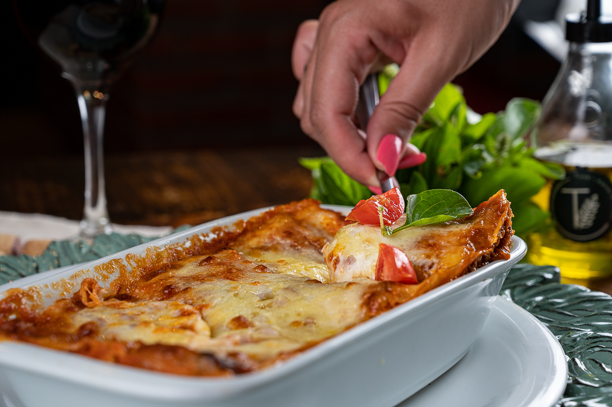 fotografia-de-comida-fotografia-gourmet-foto-de-pratos-italianos-foto-de-massas-artesanais-manjericao-brusqueta-nhoque-canelone-lasanha-restaurantes-em-barbacena-tizza-massas-e-vinhos-barbacena-mercado-central-barbacena-fotografa-de-comida-isabela-lobato