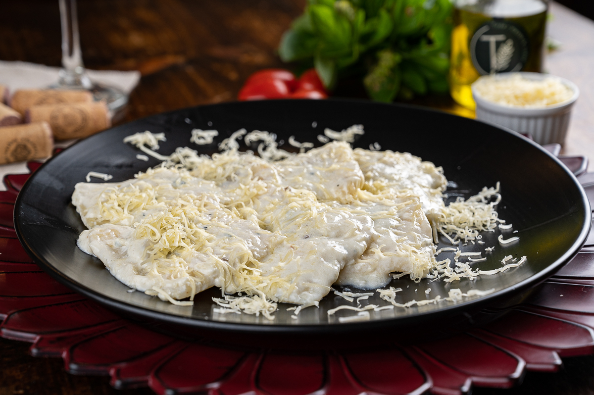 fotografia-de-comida-fotografia-gourmet-foto-de-pratos-italianos-foto-de-massas-artesanais-manjericao-brusqueta-nhoque-canelone-lasanha-restaurantes-em-barbacena-tizza-massas-e-vinhos-barbacena-mercado-central-barbacena-fotografa-de-comida-isabela-lobato