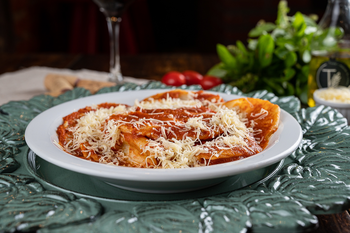 fotografia-de-comida-fotografia-gourmet-foto-de-pratos-italianos-foto-de-massas-artesanais-manjericao-brusqueta-nhoque-canelone-lasanha-restaurantes-em-barbacena-tizza-massas-e-vinhos-barbacena-mercado-central-barbacena-fotografa-de-comida-isabela-lobato