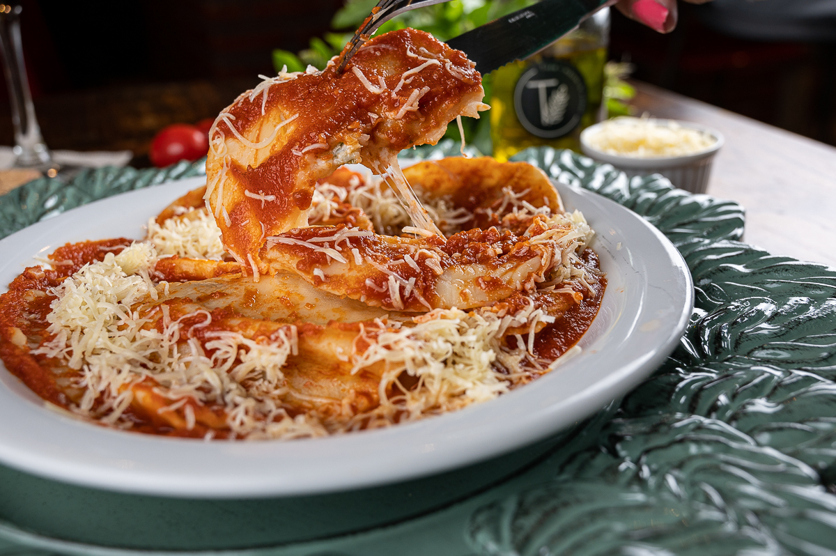 fotografia-de-comida-fotografia-gourmet-foto-de-pratos-italianos-foto-de-massas-artesanais-manjericao-brusqueta-nhoque-canelone-lasanha-restaurantes-em-barbacena-tizza-massas-e-vinhos-barbacena-mercado-central-barbacena-fotografa-de-comida-isabela-lobato