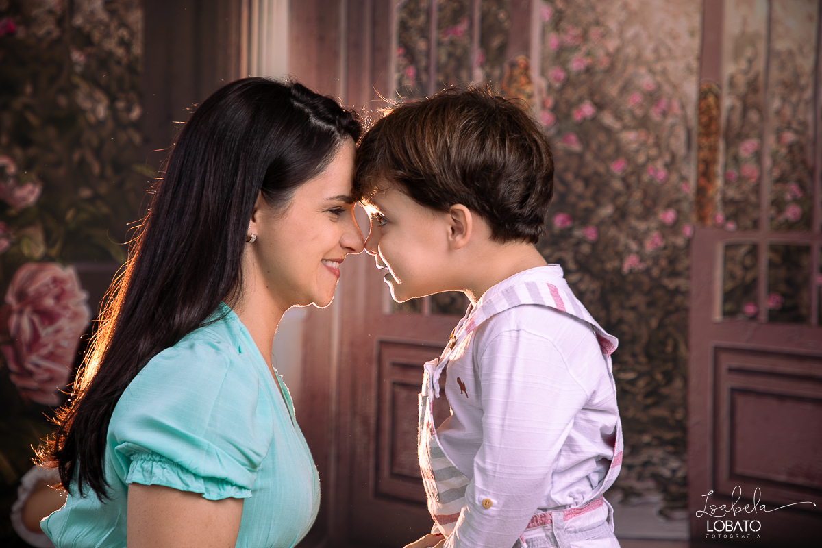 ensaio-fotografico-dia-das-maes-2023-amor-de-mae-fotos-dias-das-maes-presente-dia-das-maes-2023-cenario-fotografico-dia-das-maes-idea-de-cenario-para-ensaio-do-dia-das-maes-fundo-fotografico-dia-das-maes-fundo-fotografico-wentz-fotografo-em-barbacena