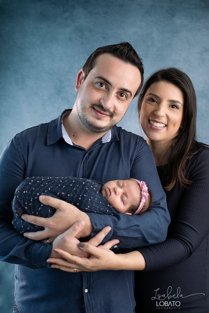 ensaio-fotografico-de-recem-nascido-ensaio-newborn-bebe-recem-nascido-sono-do-bebe-acompanhamento-fotografico-infantil-cenario-de-newborn-fundo-fotografico-para-ensaio-newborn-fotografa-especialista-em-ensaio-newborn-isabela-lobato-fotografia-barbacena-mg