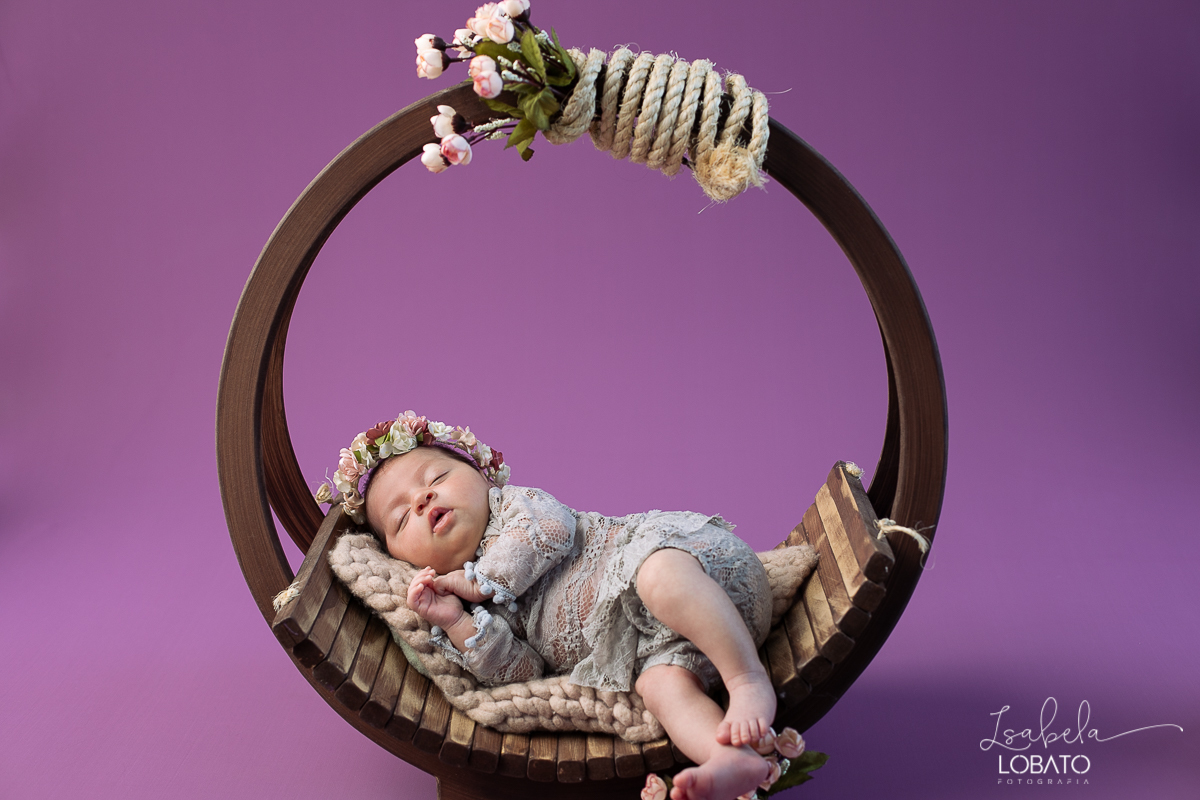 ensaio-fotografico-de-recem-nascido-ensaio-newborn-bebe-recem-nascido-sono-do-bebe-acompanhamento-fotografico-infantil-cenario-de-newborn-fundo-fotografico-para-ensaio-newborn-fotografa-especialista-em-ensaio-newborn-isabela-lobato-fotografia-barbacena-mg