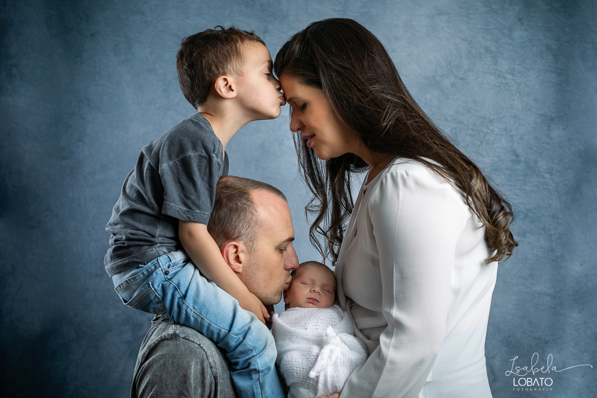 ensaio-fotografico-de-recem-nascido-ensaio-newborn-bebe-recem-nascido-sono-do-bebe-acompanhamento-fotografico-infantil-cenario-de-newborn-fundo-fotografico-para-ensaio-newborn-fotografa-especialista-em-ensaio-newborn-isabela-lobato-fotografia-barbacena-mg