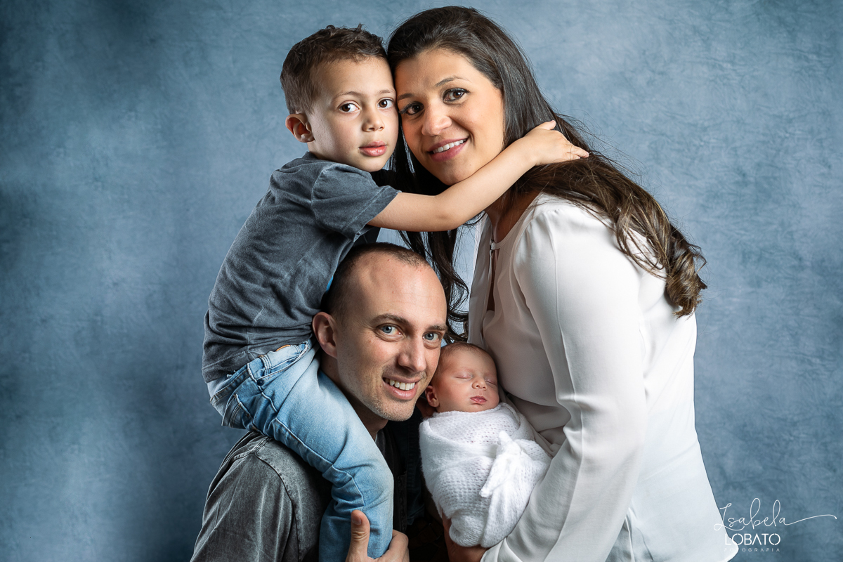 ensaio-fotografico-de-recem-nascido-ensaio-newborn-bebe-recem-nascido-sono-do-bebe-acompanhamento-fotografico-infantil-cenario-de-newborn-fundo-fotografico-para-ensaio-newborn-fotografa-especialista-em-ensaio-newborn-isabela-lobato-fotografia-barbacena-mg